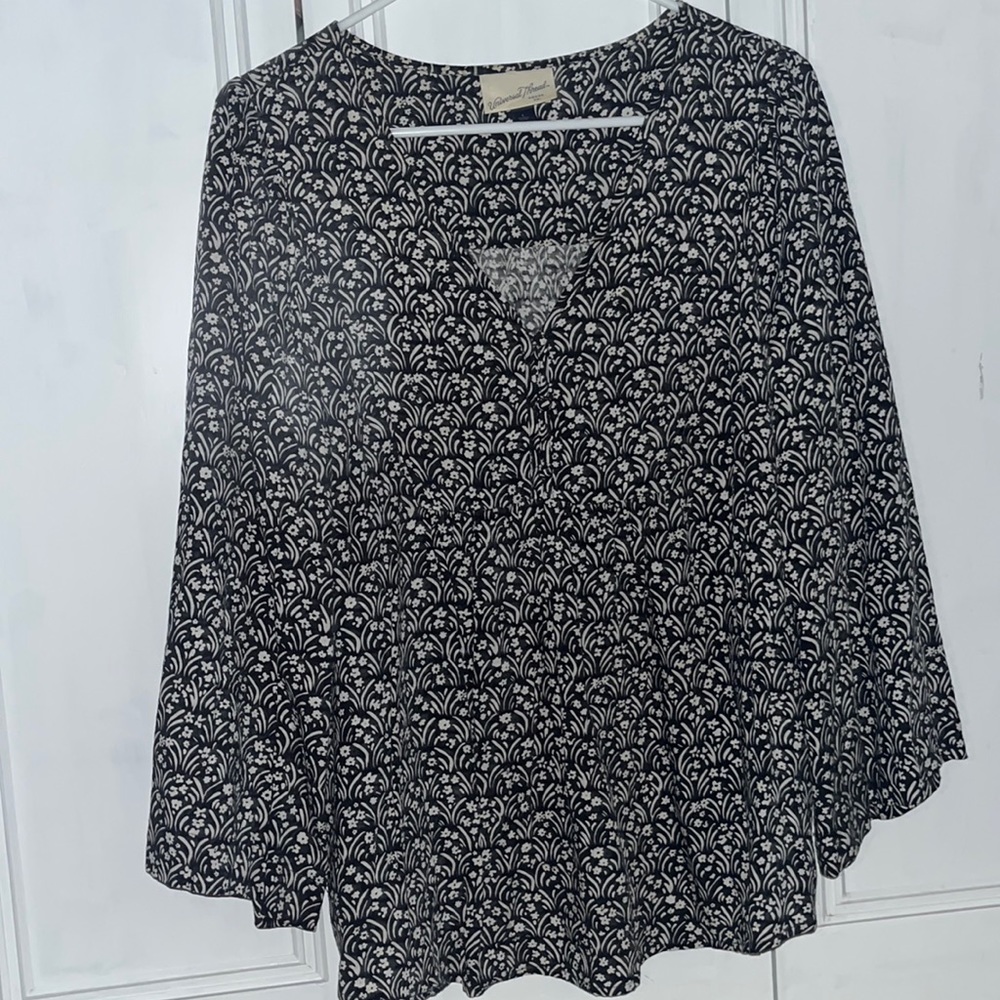 Universal thread women’s blouse